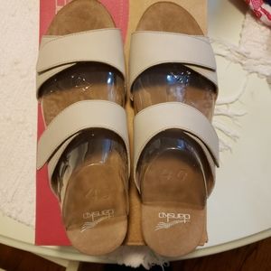 New sz 40 Dansko Oyster Sandals